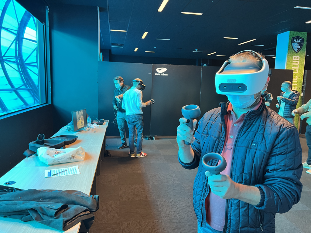 Collaborateurs de Engie portant des casque de réalité virtuelle pour leur journée sécurité au Havre